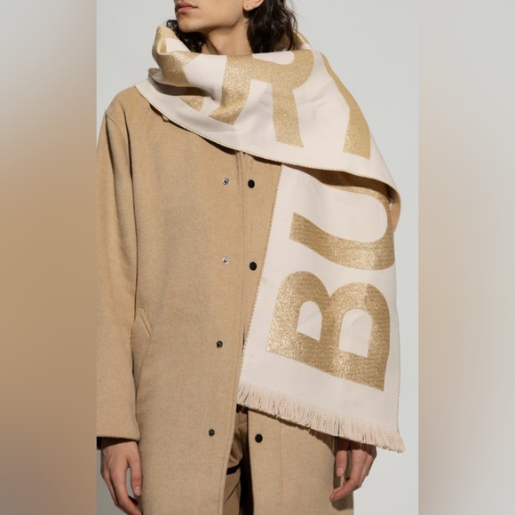 BURBERRY Scarf with glitter thread - Picture 5 of 7